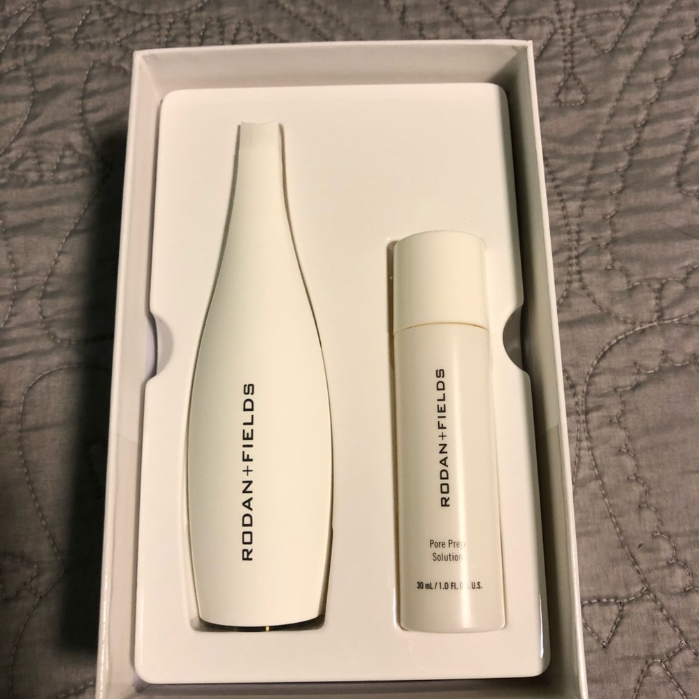 Rodan and Fields Pore Cleansing tool and refills